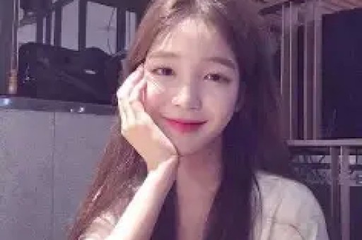 “假洋牌”优思益翻车事件：网红集体致歉背后的品牌包装术与流量陷阱